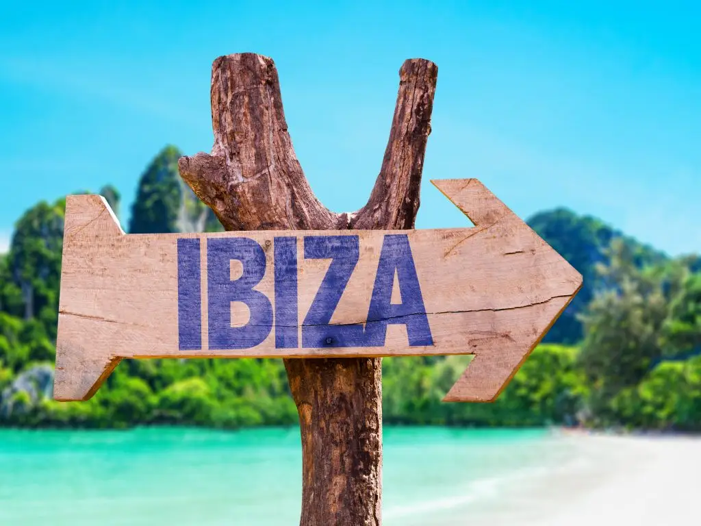 Ibiza - ob�z rekreacyjny 15+ - wylot z Warszawy, Wroc�awia