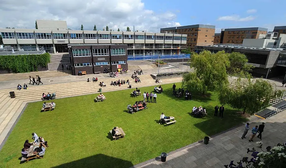 Anglia - Londyn Uxbridge - kurs j. angielskiego Exclusive Junior Campus PLUS - wylot z Warszawy