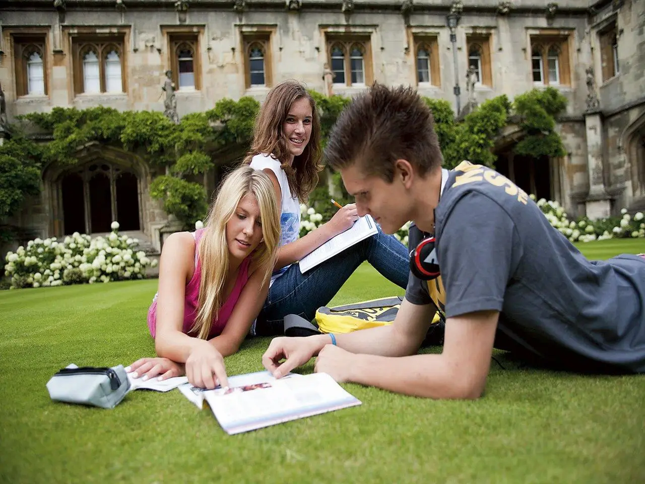 Anglia - Oxford - kurs j. angielskiego Junior Campus CES - wylot z Warszawy, Wroc�awia