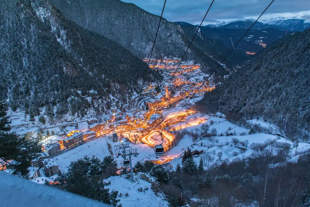 Andora - snowboard w Pirenejach - wylot z Warszawy, Katowic, Wroc�awia