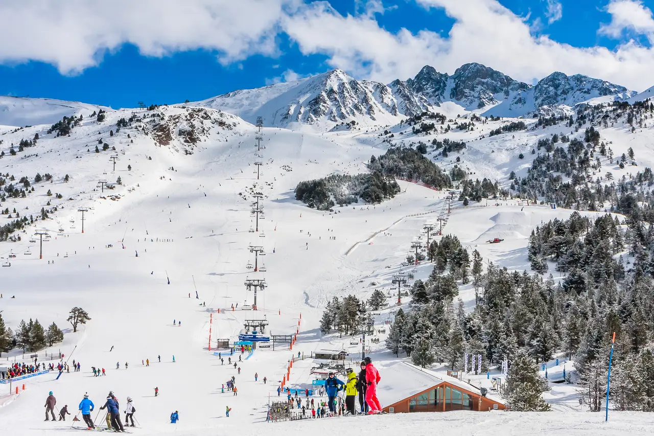 Andora - snowboard w Pirenejach - wylot z Warszawy, Katowic, Wroc�awia