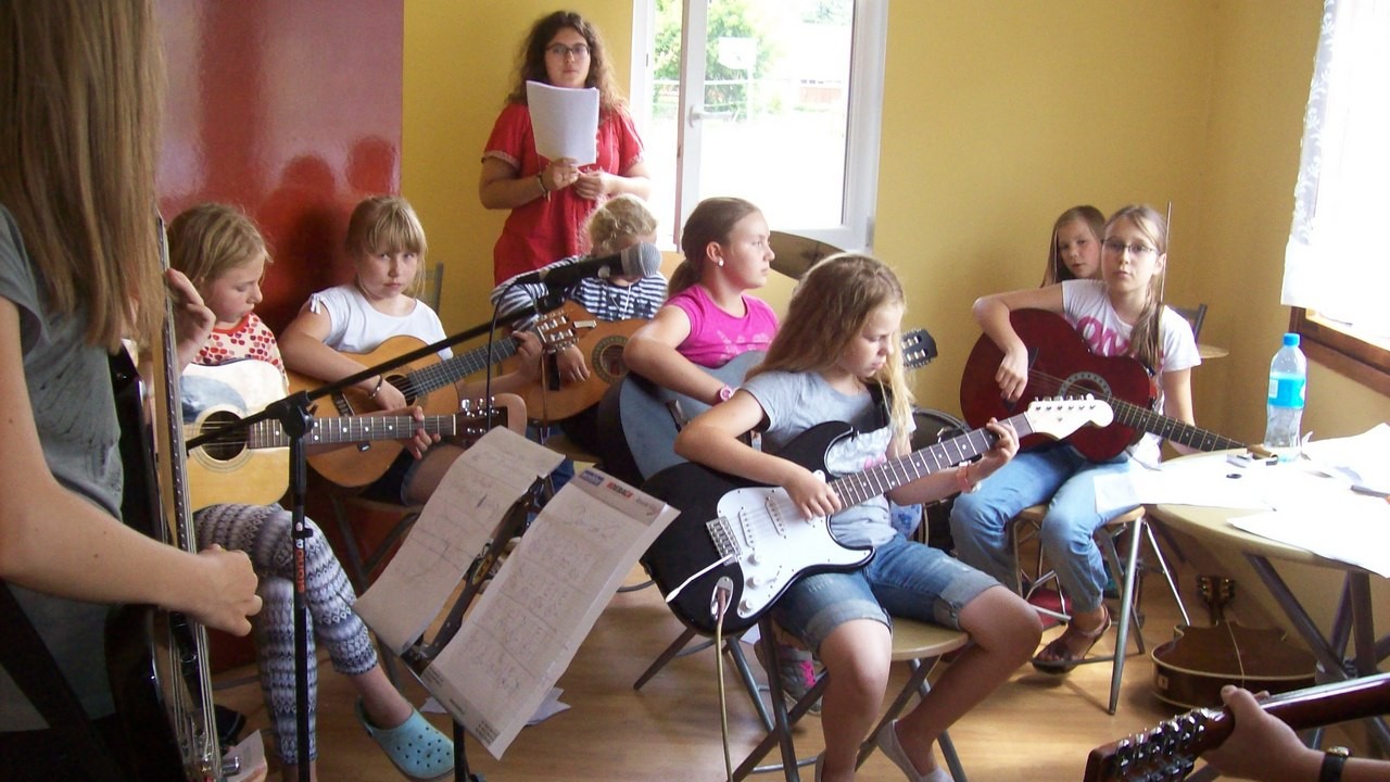 Zbros�awice muzyczno - konny