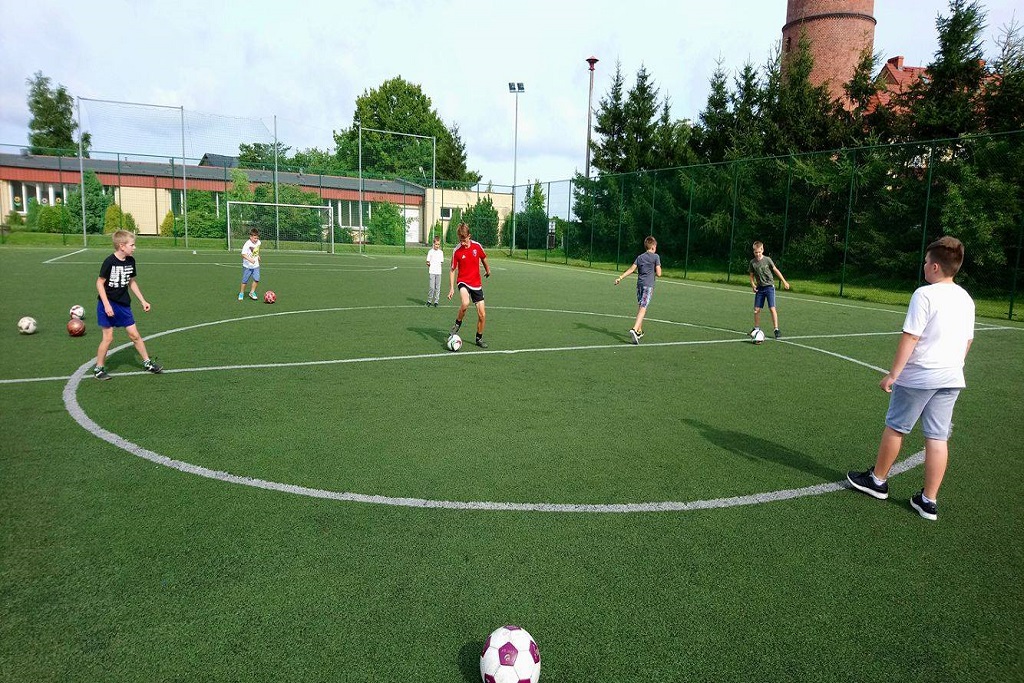 Jaros�awiec: ob�z pi�karski