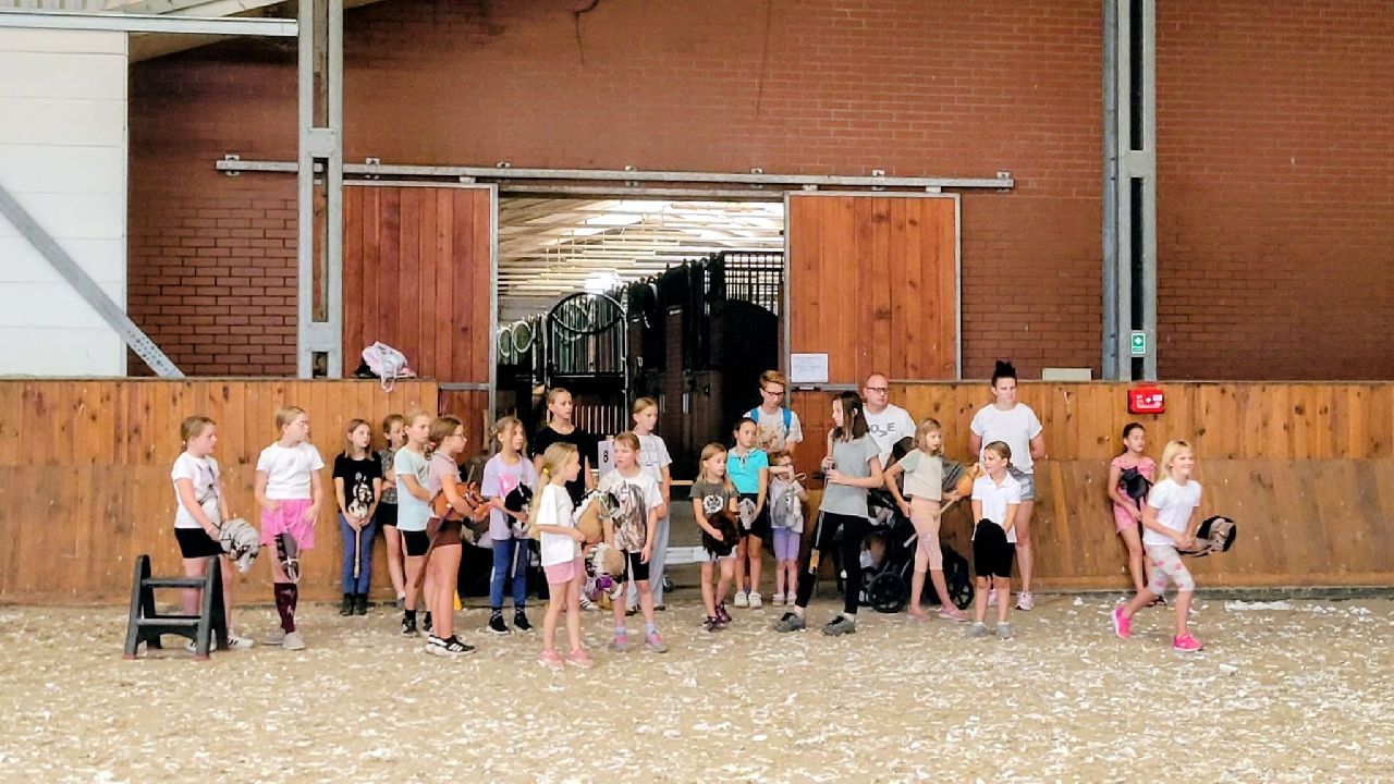 Zakrz�w - ob�z hobby horse z jazd� konn�