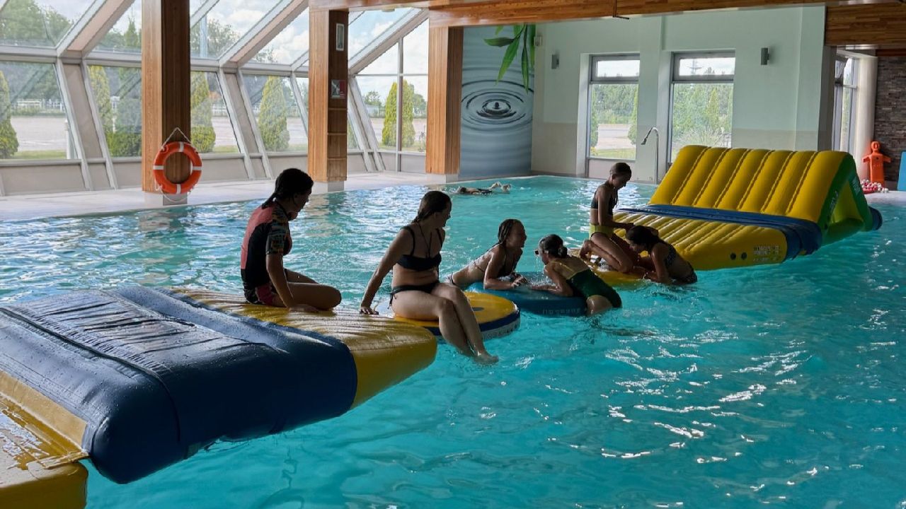 Zakrz�w - ob�z jazdy konnej z p�ywaniem