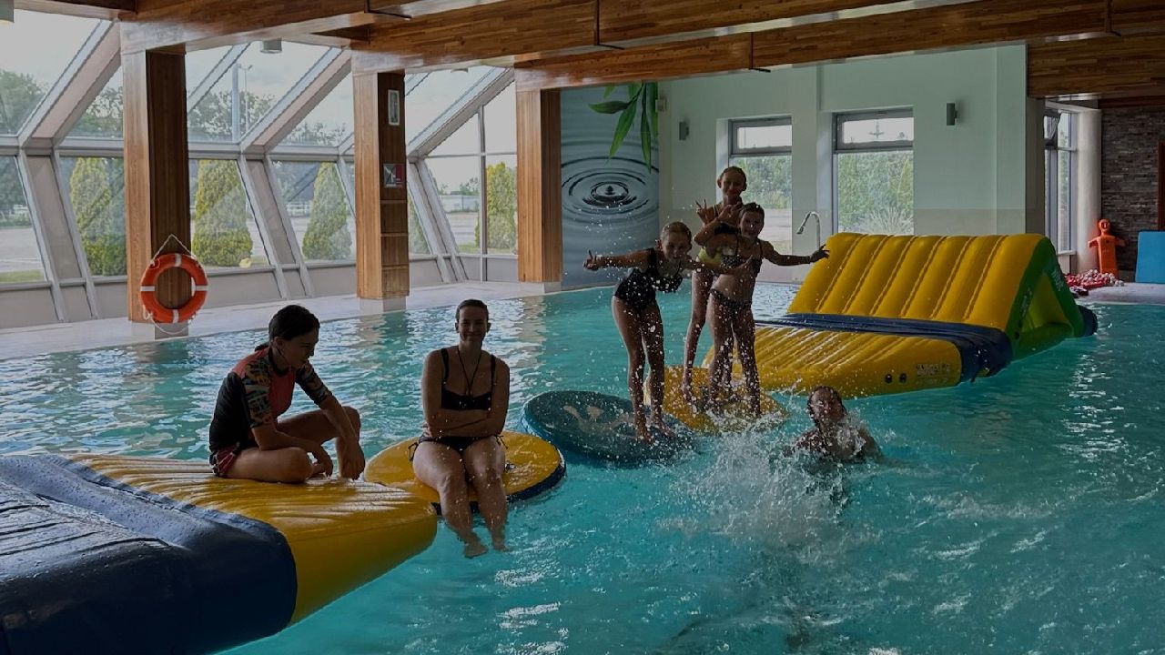 Zakrz�w - ob�z jazdy konnej z p�ywaniem