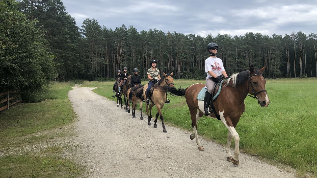 Opolszczyzna Bory Niemodli�skie - m�odzie�owy rajd konny